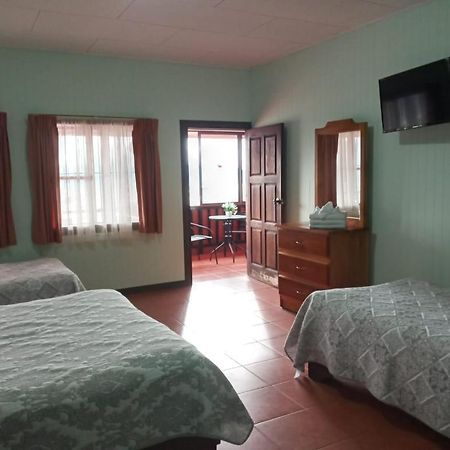 Hotel Las Brumas カルタゴ エクステリア 写真