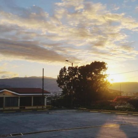 Hotel Las Brumas カルタゴ エクステリア 写真