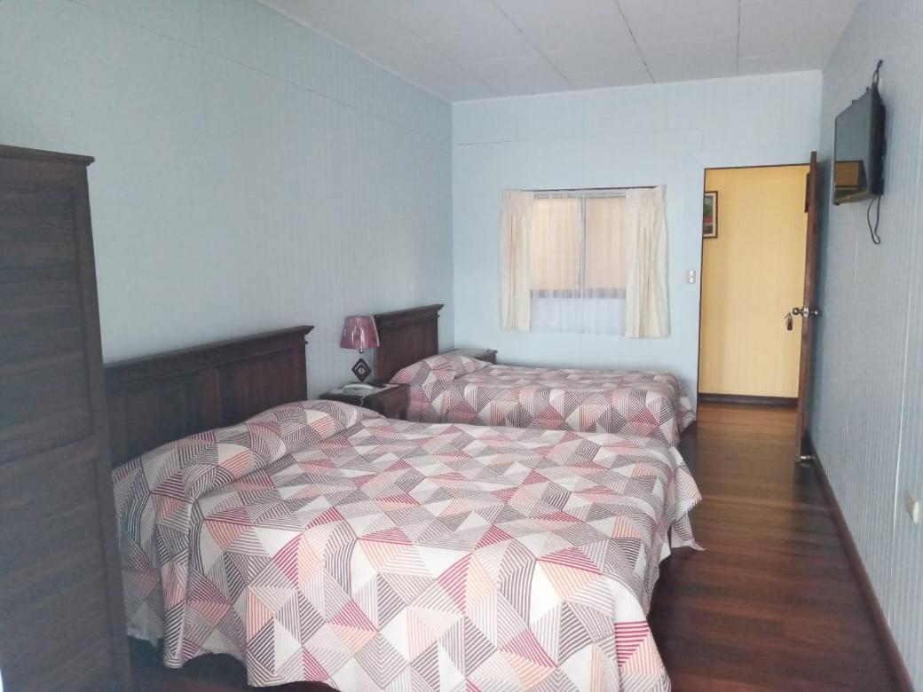 Hotel Las Brumas カルタゴ エクステリア 写真