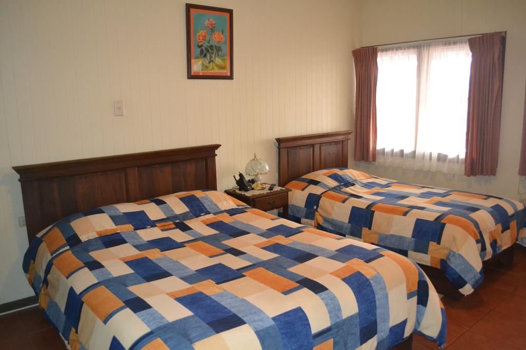 Hotel Las Brumas カルタゴ エクステリア 写真