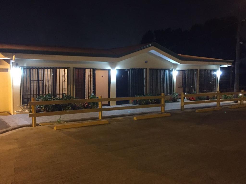 Hotel Las Brumas カルタゴ エクステリア 写真
