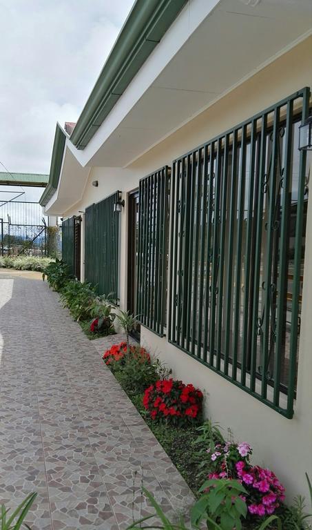 Hotel Las Brumas カルタゴ エクステリア 写真