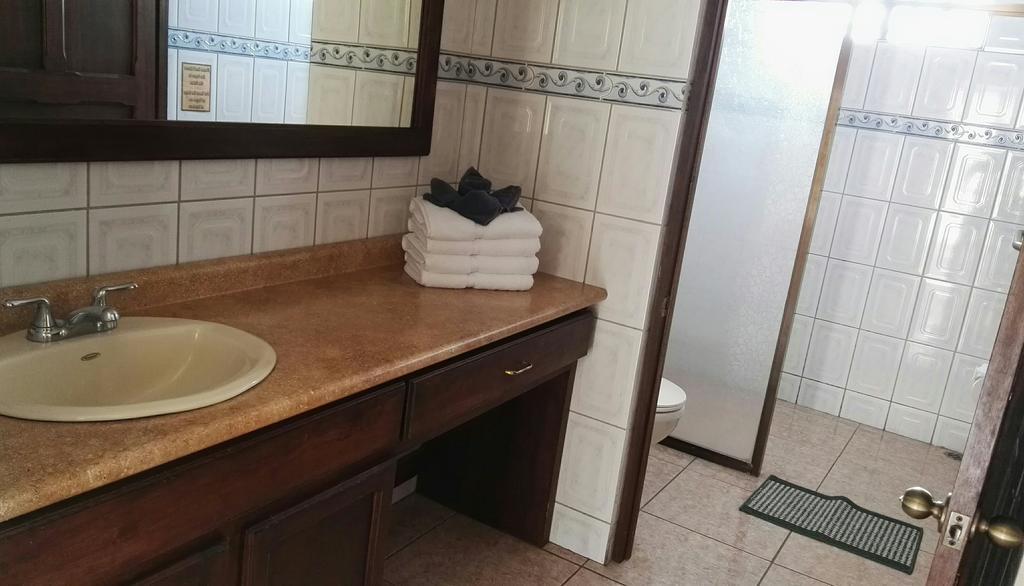 Hotel Las Brumas カルタゴ エクステリア 写真