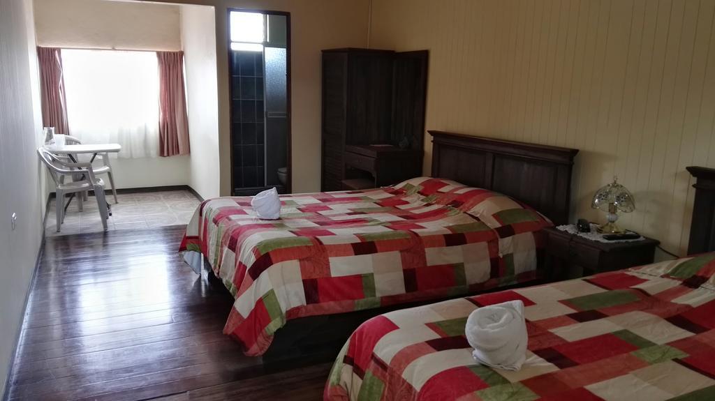 Hotel Las Brumas カルタゴ エクステリア 写真