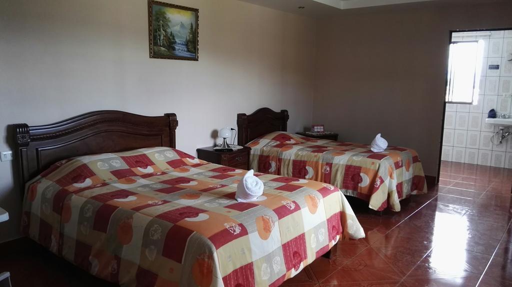 Hotel Las Brumas カルタゴ エクステリア 写真