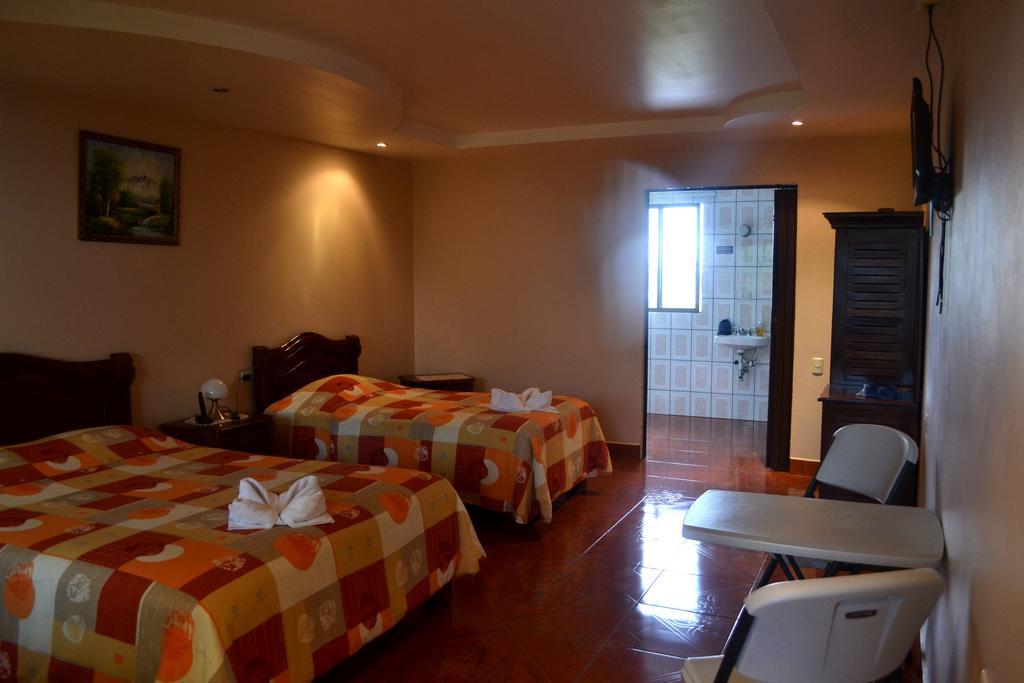 Hotel Las Brumas カルタゴ エクステリア 写真