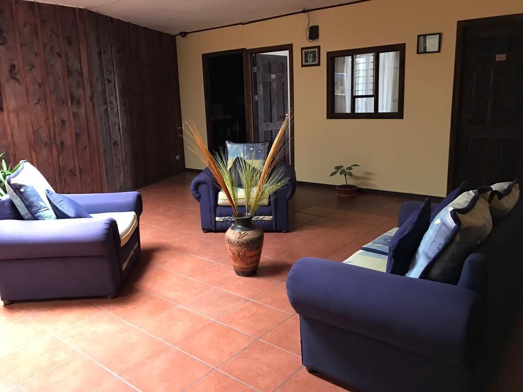 Hotel Las Brumas カルタゴ エクステリア 写真