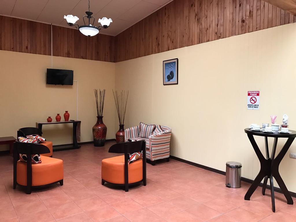 Hotel Las Brumas カルタゴ エクステリア 写真