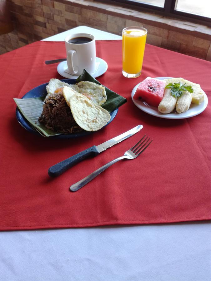 Hotel Las Brumas カルタゴ エクステリア 写真