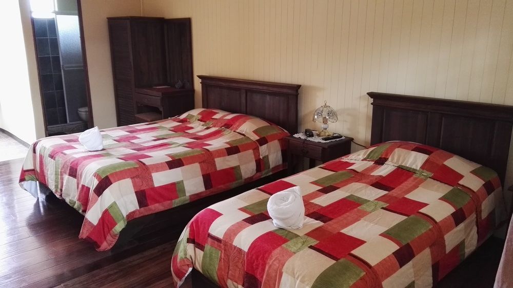 Hotel Las Brumas カルタゴ エクステリア 写真