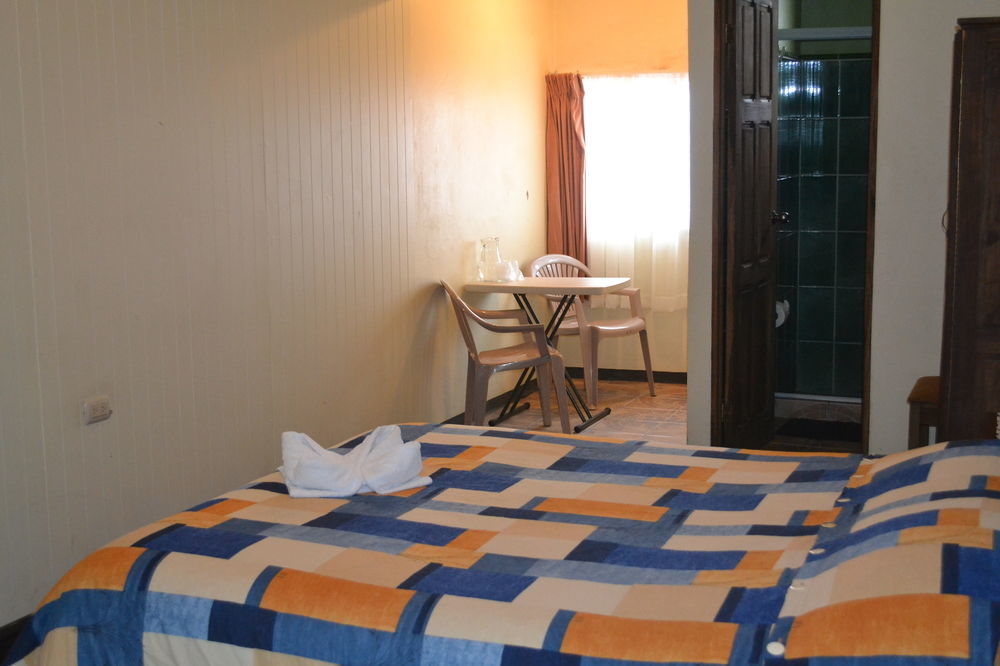 Hotel Las Brumas カルタゴ エクステリア 写真
