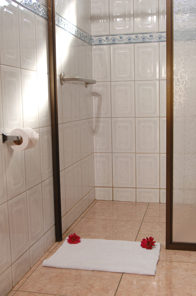 Hotel Las Brumas カルタゴ エクステリア 写真
