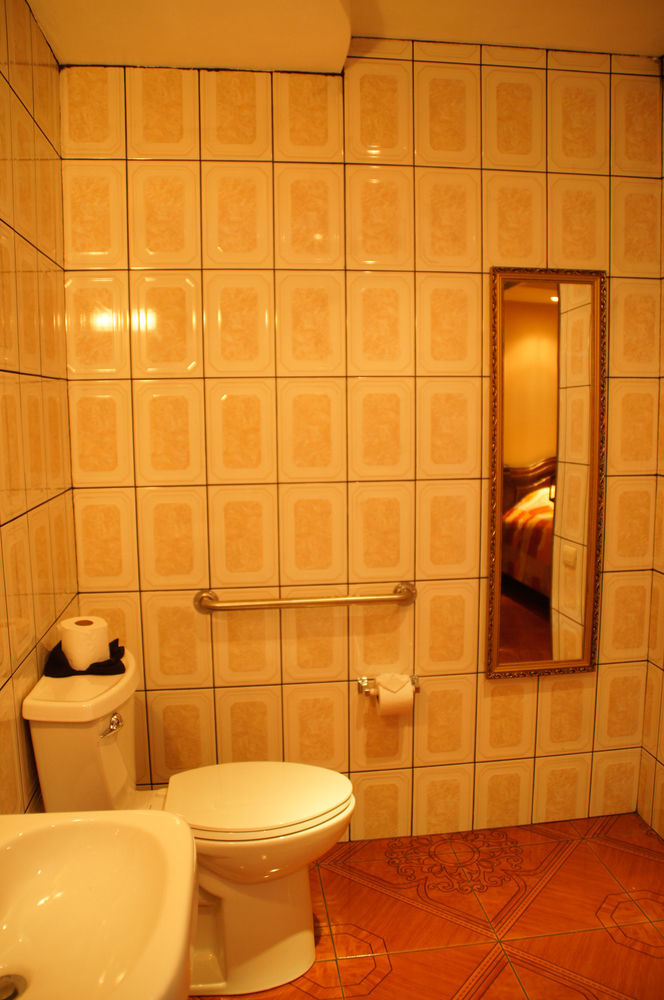 Hotel Las Brumas カルタゴ エクステリア 写真