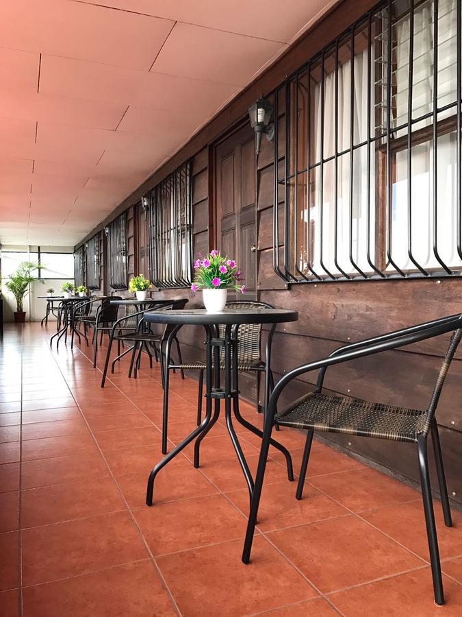Hotel Las Brumas カルタゴ エクステリア 写真
